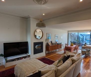 ‘Nyora’ – Stylish Victorian Terrace - Photo 2