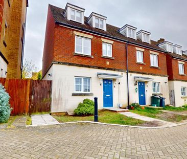 4 bedroom semi-detached house to rent - Photo 2