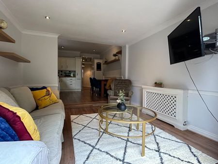2 Bed Flat, Langthorne Street, SW6 - Photo 3