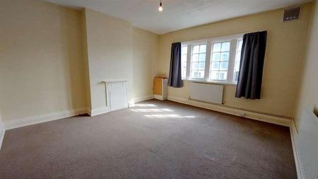 Newland Street, Kettering, Northamptonshire, NN16 - Photo 2