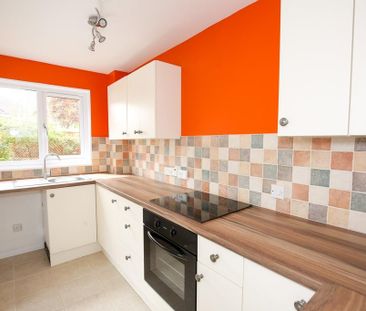 1 bedroom mews to rent - Photo 2