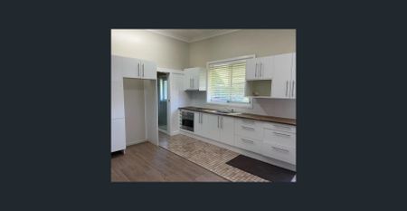 Recently renovated three bedroom home!! - Photo 3