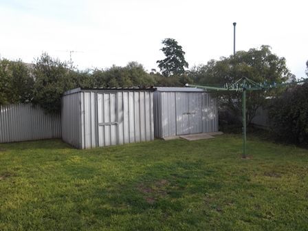 Lovely 3 bedroom home in quiet court location - COROWA - Photo 5