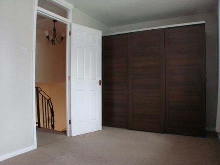 3 bedroom House To Let - Photo 2