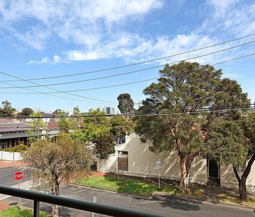 FANTASTIC ONE BEDROOM APARTMENT IN A SOUGHT AFTER LOCATION - Photo 6