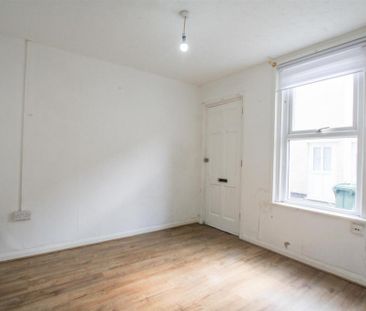 2 bedroom semi-detached house to rent - Photo 3