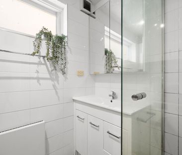 Stylishly Renovated Ground Floor Apartment in a Prime Malvern Location - Photo 2