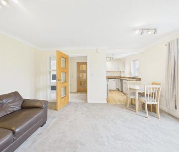 2 bedroom flat to rent - Photo 2