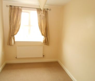 2 bed Town House, - Photo 1