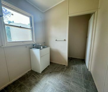 Three bedroom, family home - Photo 3