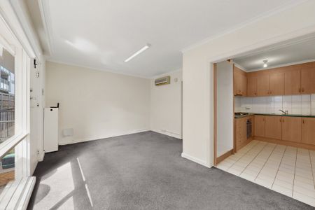 Easy Living in the Heart of Essendon – Water & Power Included - Photo 3