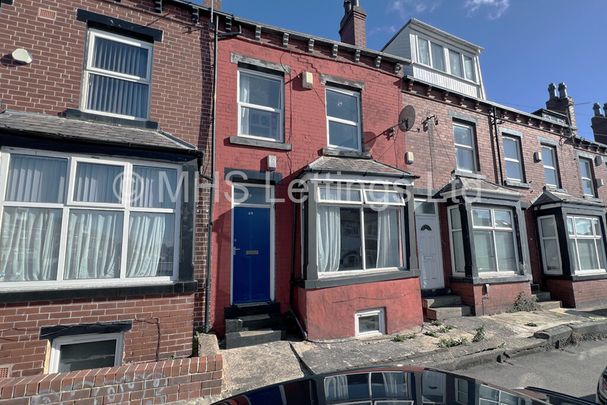 5 Bedroom Mid Terraced House for rent in Hessle Avenue - Photo 1