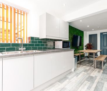 1 bedroom in a house share to rent - Photo 2