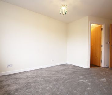 Saucel Crescent, Paisley, Renfrewshire - Photo 3