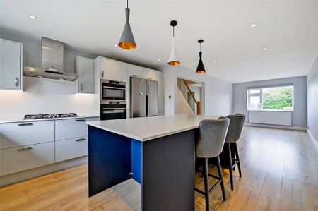 5 bedroom detached house to rent - Photo 2