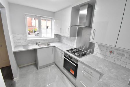 2 bedroom terraced house to rent - Photo 4