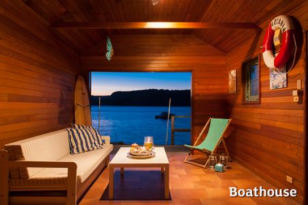 4 Bedroom Deep Waterfront Home - Photo 4