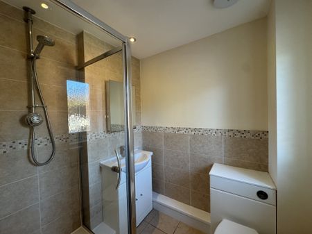 Matthews Drive, Crawley, Maidenbower - Photo 5