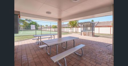 PRIME LOCATION, SINGLE LEVEL TOWNHOUSE AT SUN VILLAGE - Photo 2