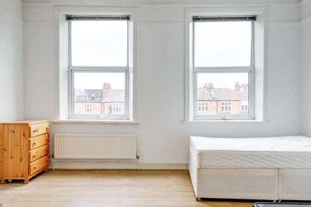 Studio Flat To Let - Photo 3