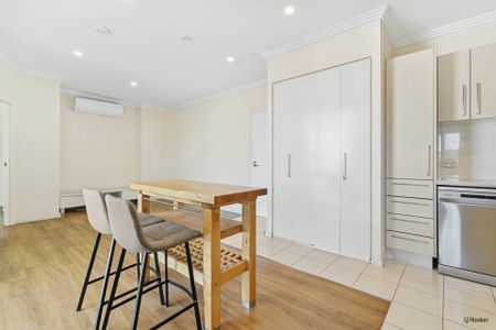 TWO BEDROOM, TWO BATHROOM UNFURNISHED UNIT IN THE HEART OF PALM BEACH - Photo 3