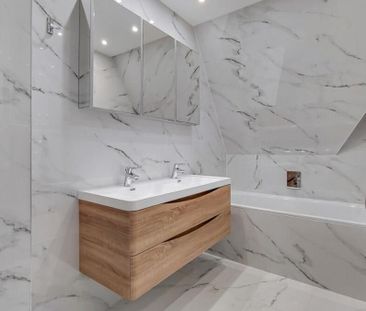 3 bedroom flat to rent - Photo 6