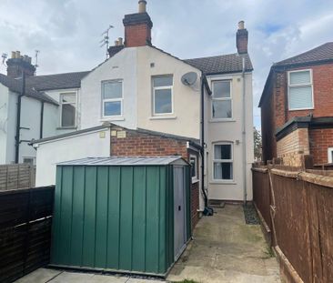 3 bedroom end of terrace house to rent - Photo 4