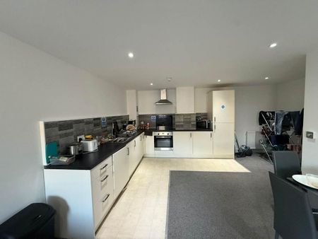 3 bedroom flat to rent - Photo 5