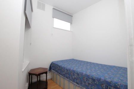 3 bedroom flat to rent - Photo 4
