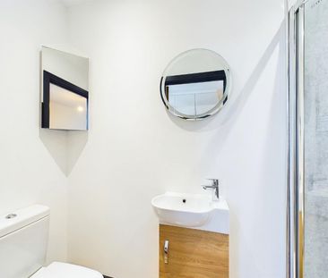 2 bedroom Flat To Let - Photo 1