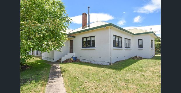 Freshly renovated and ready to move in. - Photo 1