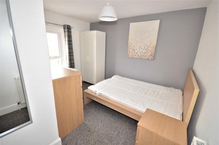 6 bedroom semi-detached house to rent - Photo 2