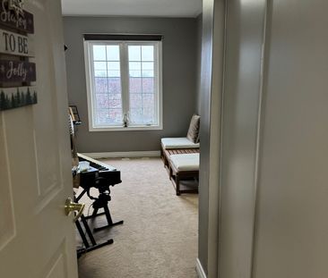 Townhouse For Lease | E8058426 - Photo 6