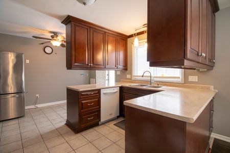 4 Bedroom + Den Full House in St. Catharines!! - Photo 5