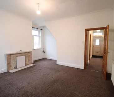 3 bedroom end of terrace house to rent - Photo 3