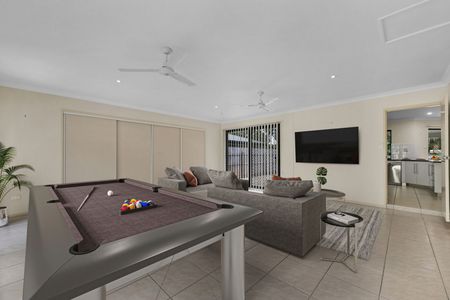 BEAUTIFUL FAMILY HOME - Photo 5