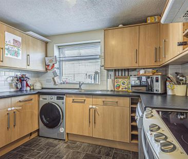 2 bedroom semi-detached house to rent - Photo 6