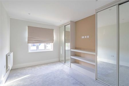 2 bed First Floor Flat for rent - Photo 2