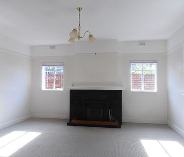 Private Character Apartment - Photo 5