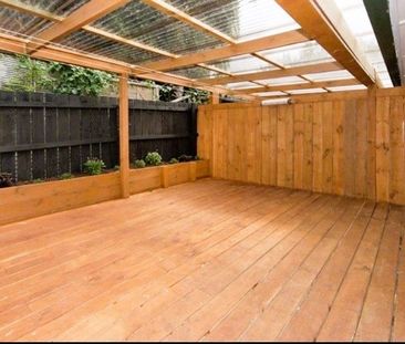 Cute one bedroom unit with large covered patio! - Photo 4