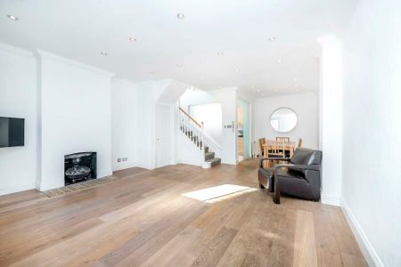 3 Bedroom Flat To Let - Photo 2