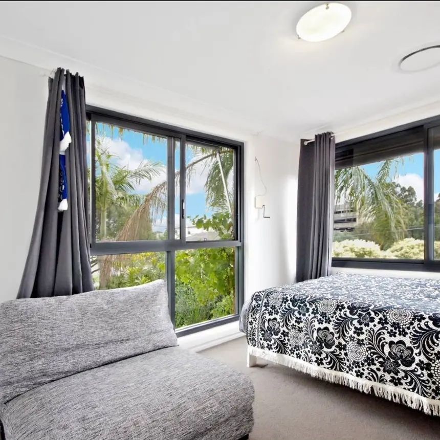 Spacious Four Bedroom Family Home - Photo 1