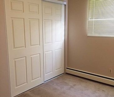 Cozy 1-Bedroom Apartment in Quiet Bankview Neighborhood - Photo 2