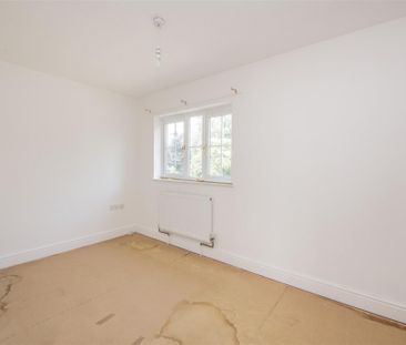 3 bed House - Detached To Let - Photo 6