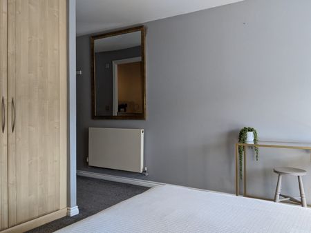 2 Bed Flat, Boulevard House, BN1 - Photo 5