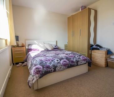 Hornsey Gardens, Swindon, Swindon, SN3 - Photo 5