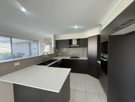 Spacious Modern Family Home in Quiet Cul-de-Sac - Photo 5