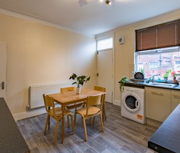Ashville Terrace, Leeds - Photo 2