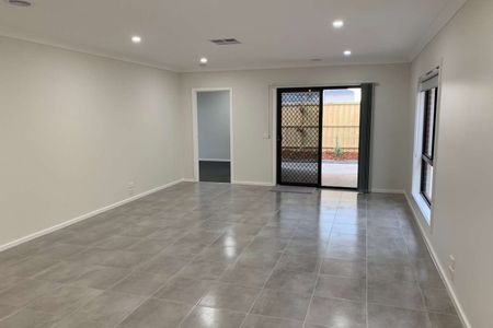 Beautiful Family Home - Photo 2