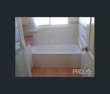 3 BEDROOM BRICK VENEER HOME - Photo 2